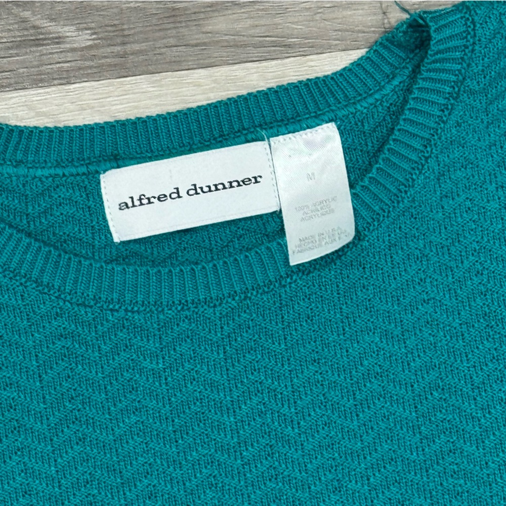 ✨ Pop of Color, Everyday Chic ✨
Alfred Dunner Teal Blouse – Size Medium - Picture 8 of 8